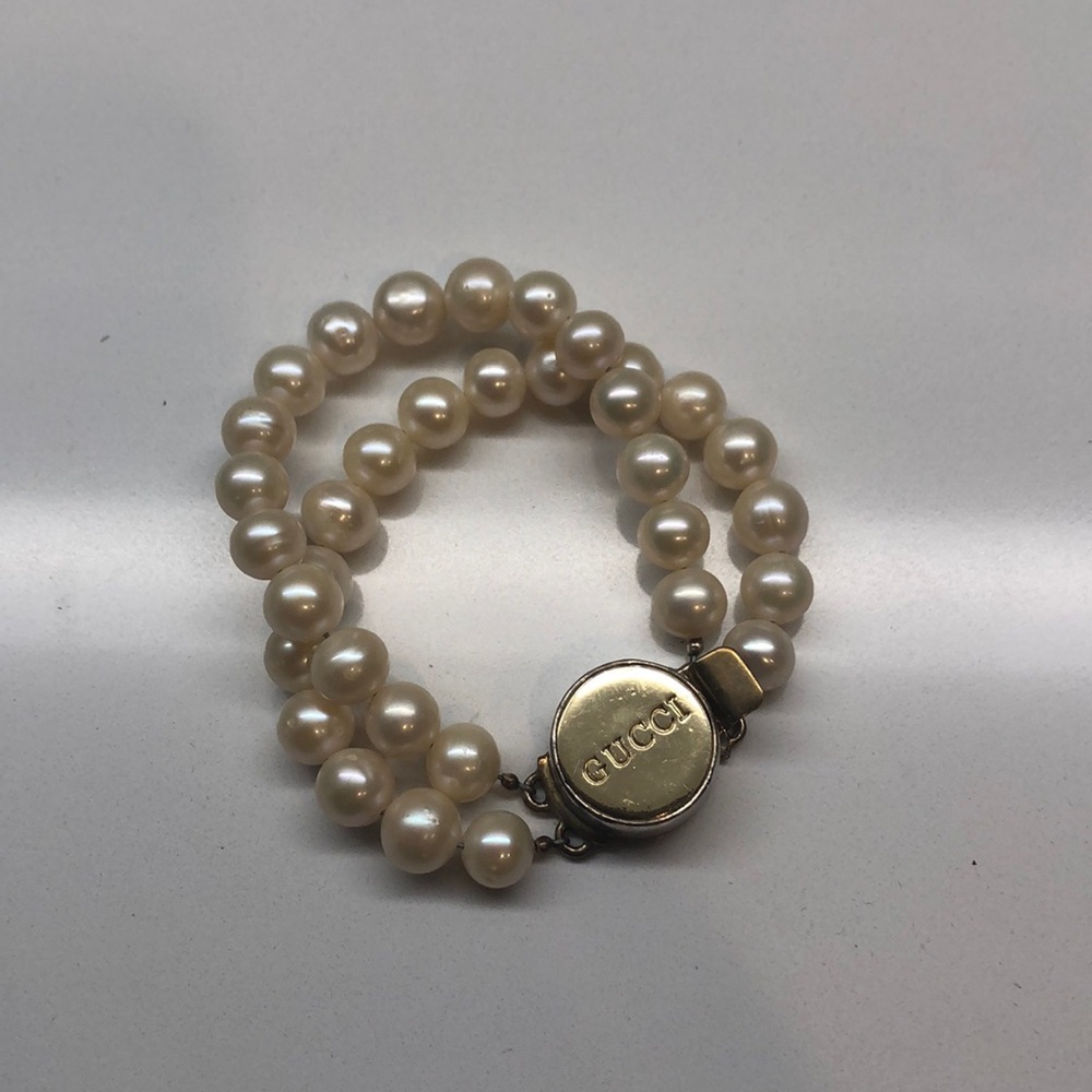 Rare Gucci freshwater pearl bracelet